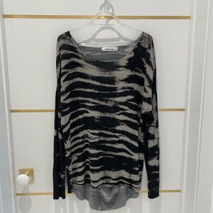Fab'rik lightweight sweater open distressed cutout back black tan stripe  M